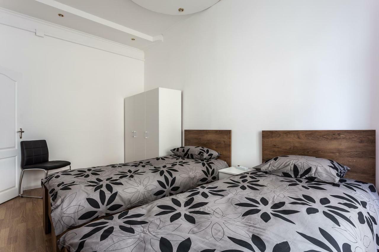 Modern Apartment In Lviv Historic Centre Zewnętrze zdjęcie